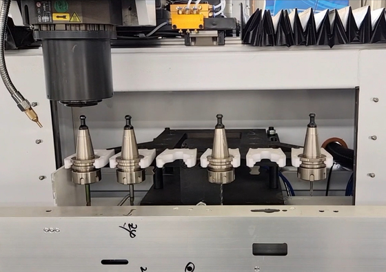 3200mm 3000mm Алюминий UPVC Вертикальный шпиндель CNC Machining Center
