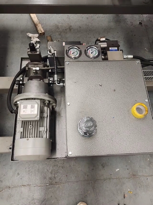 Машины для скрещивания окон / углов из алюминия с помощью CNC