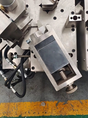 Машины для скрещивания окон / углов из алюминия с помощью CNC