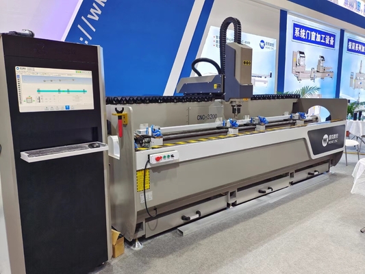 профиля оси изменения 3+1 инструмента 3000mm центры CNC автоматического алюминиевого подвергая механической обработке